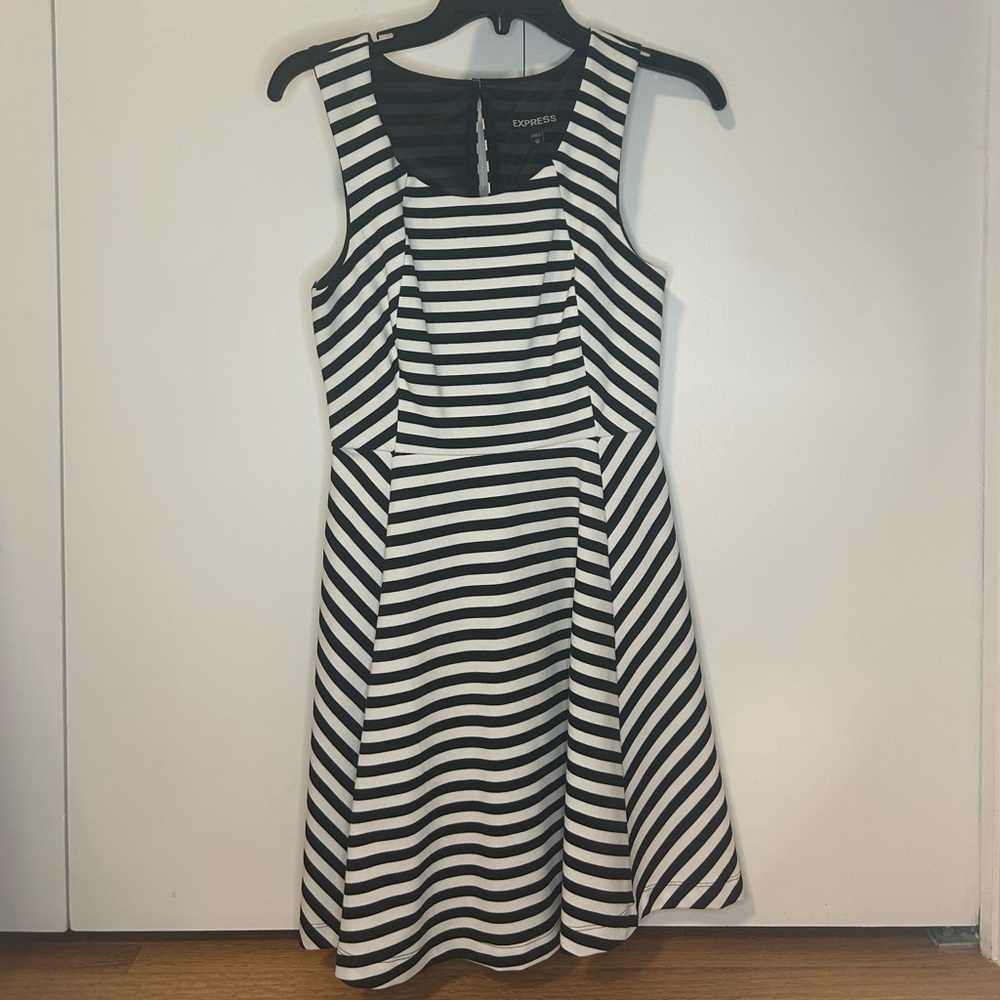 EXPRESS black and white stripped dress Size xs